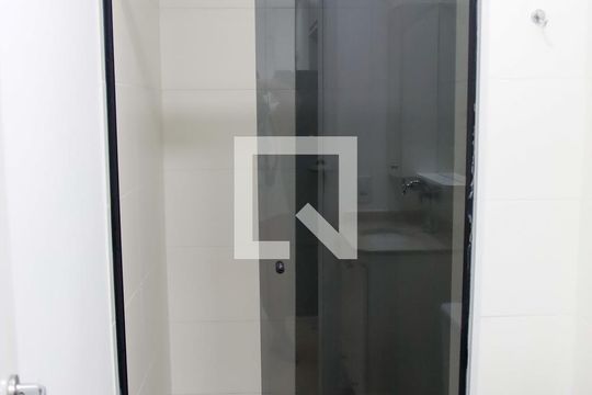 Banheiro de apartamento para alugar com 1 quarto, 37m² em Presidente Altino, Osasco