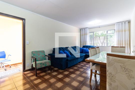 Casa à venda com 4 quartos, 167m² em Vila Arapuã, São Paulo