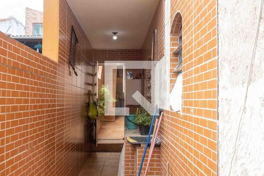 Área comum de casa à venda com 3 quartos, 180m² em Piraporinha, Diadema