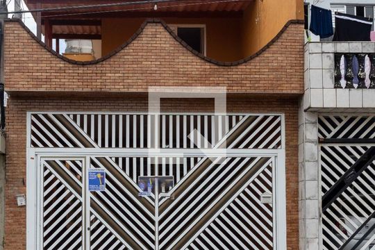 Fachada de casa à venda com 3 quartos, 180m² em Piraporinha, Diadema