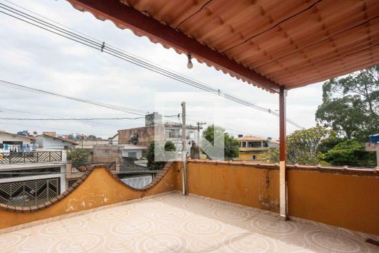 Varanda de casa à venda com 3 quartos, 180m² em Piraporinha, Diadema
