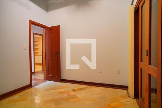 Quarto 3 de casa para alugar com 4 quartos, 315m² em Santa Monica, Florianópolis