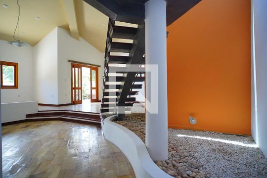 Sala de casa para alugar com 4 quartos, 315m² em Santa Monica, Florianópolis