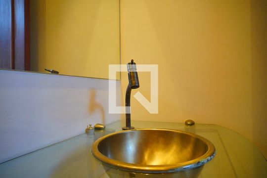 Lavabo de casa para alugar com 4 quartos, 315m² em Santa Monica, Florianópolis