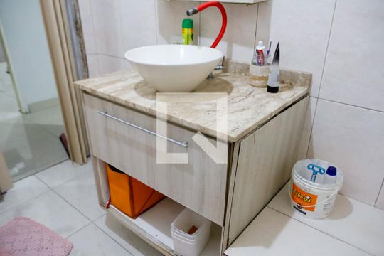 Banheiro de casa à venda com 5 quartos, 220m² em Km 18, Osasco