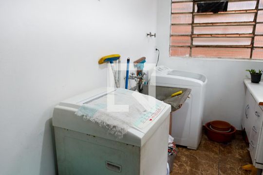 Lavanderia de casa à venda com 5 quartos, 220m² em Km 18, Osasco