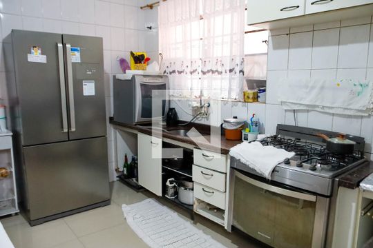 Cozinha de casa à venda com 5 quartos, 220m² em Km 18, Osasco