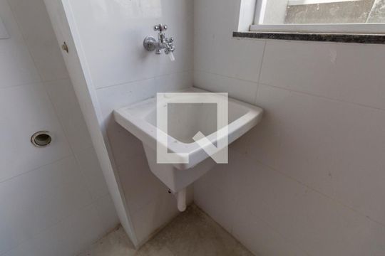 Cozinha e Área de Serviço Integrada  de apartamento para alugar com 2 quartos, 37m² em Cidade Líder, São Paulo