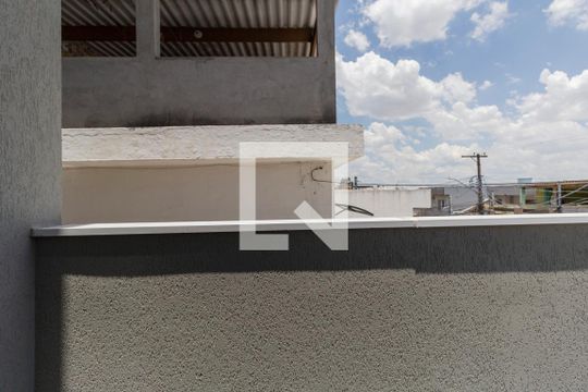 Vista Cozinha e Área de Serviço Integrada  de apartamento para alugar com 2 quartos, 37m² em Cidade Líder, São Paulo