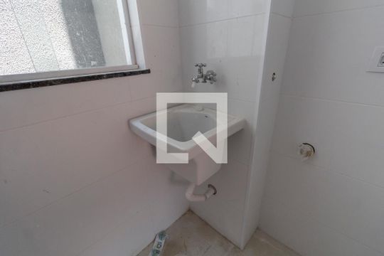 Cozinha e Área de Serviço Integrada  de apartamento para alugar com 2 quartos, 36m² em Cidade Líder, São Paulo