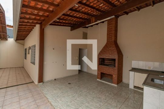 Quintal  de casa à venda com 4 quartos, 190m² em Fazenda Santa Cândida, Campinas