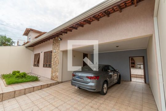 Garagem  de casa à venda com 4 quartos, 190m² em Fazenda Santa Cândida, Campinas