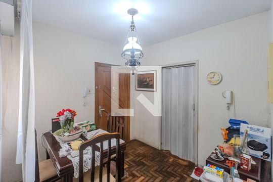 Sala de apartamento para alugar com 2 quartos, 60m² em Santo Antônio, Porto Alegre