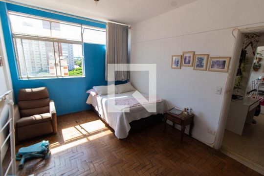 Quarto  de apartamento à venda com 1 quarto, 64m² em Centro, Campinas