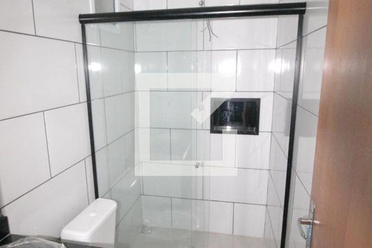 Banheiro de apartamento para alugar com 1 quarto, 25m² em Jardim Miriam, São Paulo
