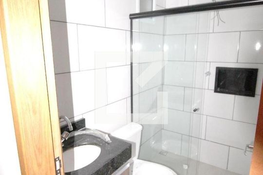 Banheiro de apartamento para alugar com 1 quarto, 25m² em Jardim Miriam, São Paulo