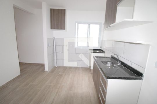 Cozinha de apartamento para alugar com 1 quarto, 25m² em Jardim Miriam, São Paulo