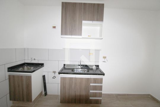 Cozinha de apartamento para alugar com 1 quarto, 25m² em Jardim Miriam, São Paulo