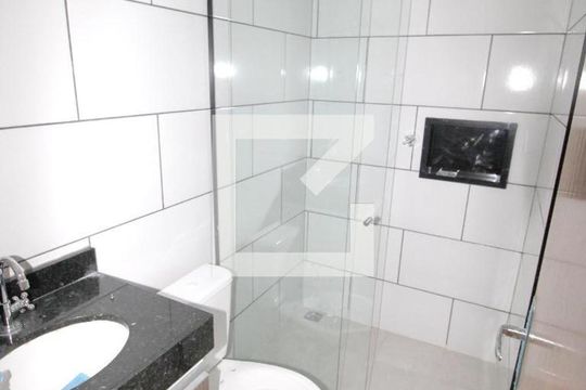 Banheiro de apartamento para alugar com 1 quarto, 25m² em Jardim Miriam, São Paulo