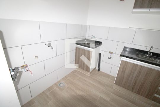 Cozinha de apartamento para alugar com 1 quarto, 25m² em Jardim Miriam, São Paulo