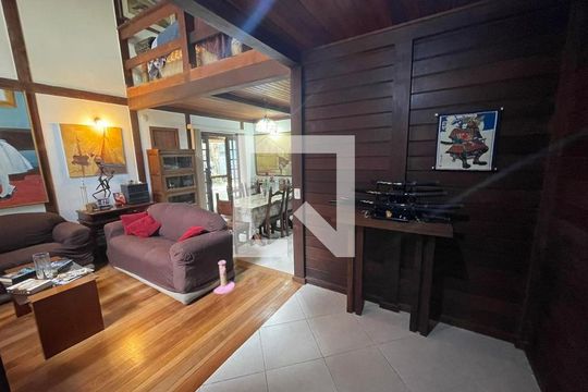 Sala de casa à venda com 4 quartos, 245m² em Jacarepaguá, Rio de Janeiro