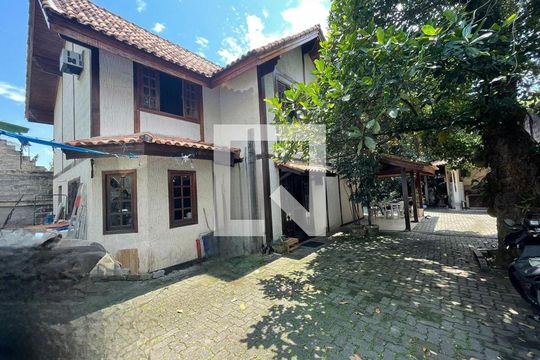 Área Externa de casa para alugar com 4 quartos, 245m² em Jacarepaguá, Rio de Janeiro