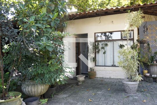 Área Externa de casa para alugar com 4 quartos, 245m² em Jacarepaguá, Rio de Janeiro