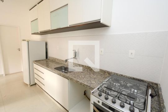 Cozinha de apartamento à venda com 2 quartos, 36m² em Vila Sofia, São Paulo