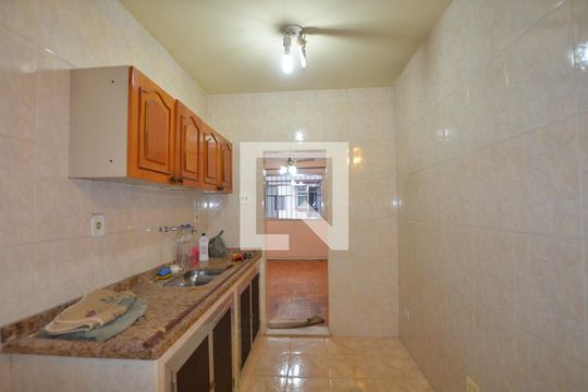 Cozinha de apartamento para alugar com 2 quartos, 75m² em Irajá, Rio de Janeiro