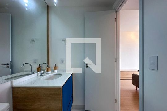 Banheiro de apartamento à venda com 1 quarto, 36m² em Santo Amaro, São Paulo