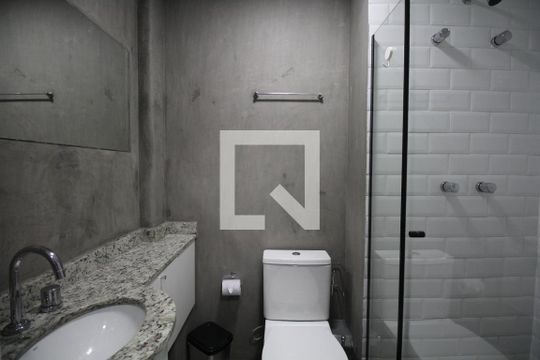 Banheiro de kitnet/studio para alugar com 1 quarto, 20m² em Vila Mariana, São Paulo