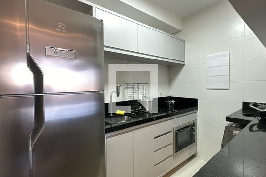 Cozinha e Área de Serviço de kitnet/studio para alugar com 1 quarto, 35m² em Centro, Curitiba