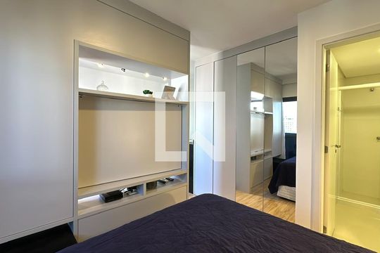Quarto de kitnet/studio para alugar com 1 quarto, 35m² em Centro, Curitiba