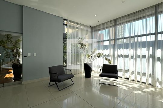 Hall de entrada de kitnet/studio para alugar com 1 quarto, 35m² em Centro, Curitiba