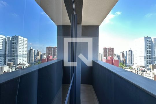 Sacada de kitnet/studio para alugar com 1 quarto, 35m² em Centro, Curitiba