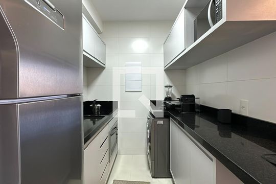 Cozinha e Área de Serviço de kitnet/studio para alugar com 1 quarto, 35m² em Centro, Curitiba