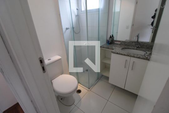 Banheiro da Suíte de apartamento para alugar com 3 quartos, 70m² em Vila Suzana, São Paulo