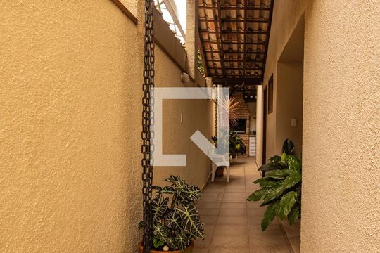 Corredor de casa à venda com 3 quartos, 175m² em Parque Eloy Chaves, Jundiaí