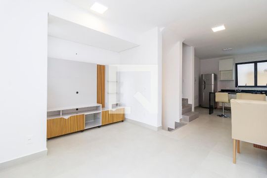 Sala de casa de condomínio para alugar com 2 quartos, 140m² em Brooklin Novo, São Paulo