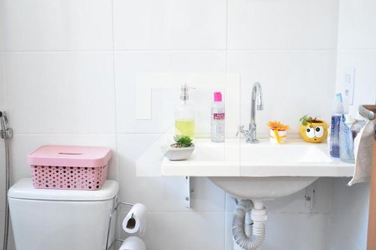 Banheiro de apartamento para alugar com 2 quartos, 43m² em Campo Grande, Rio de Janeiro
