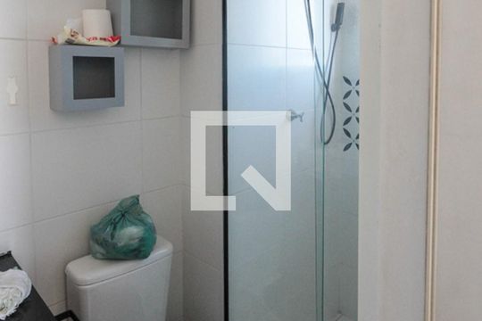Banheiro de apartamento para alugar com 1 quarto, 30m² em Vila Alpina, São Paulo