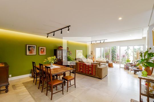 Casa à venda com 6 quartos, 380m² em Jardim da Saúde, São Paulo