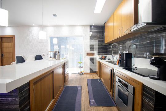 Cozinha de casa de condomínio à venda com 3 quartos, 300m² em Cidade Industrial de Curitiba, Curitiba