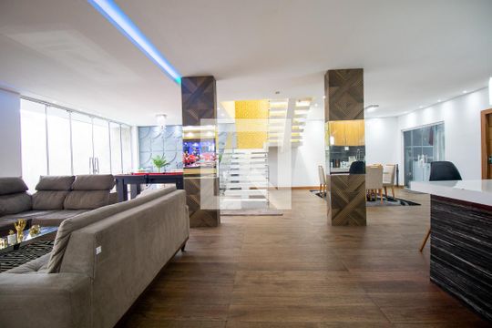 Sala de casa de condomínio à venda com 3 quartos, 300m² em Cidade Industrial de Curitiba, Curitiba