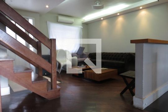 Sala de casa de condomínio à venda com 4 quartos, 177m² em Jardim Peri, São Paulo