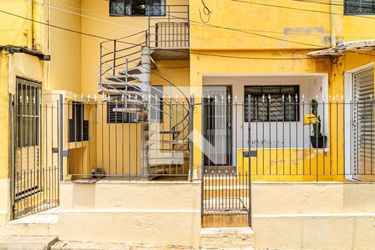 Fachada de casa para alugar com 1 quarto, 45m² em Vila Lageado, São Paulo
