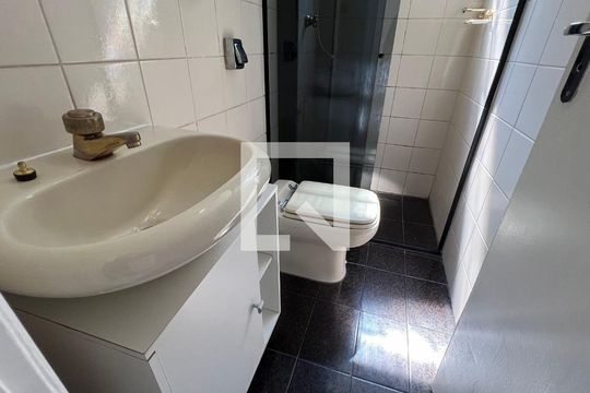 Banheiro de apartamento para alugar com 2 quartos, 50m² em Vila Madalena, São Paulo