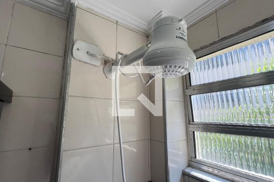 Banheiro de apartamento para alugar com 2 quartos, 50m² em Vila Madalena, São Paulo
