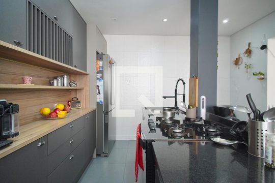 Cozinha de apartamento à venda com 3 quartos, 101m² em Petrópolis, Porto Alegre