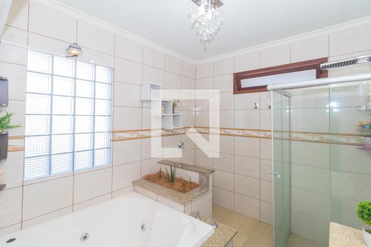 Banheiro da Suíte de casa à venda com 3 quartos, 200m² em Harmonia, Canoas
